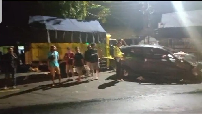 Honda Jazz yang terlibat kecelakaan beruntun di Jember.