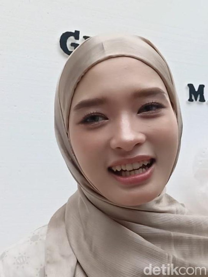 inara rusli Inara Rusli saat ditemui di kawasan Tangerang.