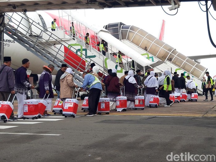 Jemaah calon haji di Embarkasi Solo, diunggah Sabtu (25/5/2024).