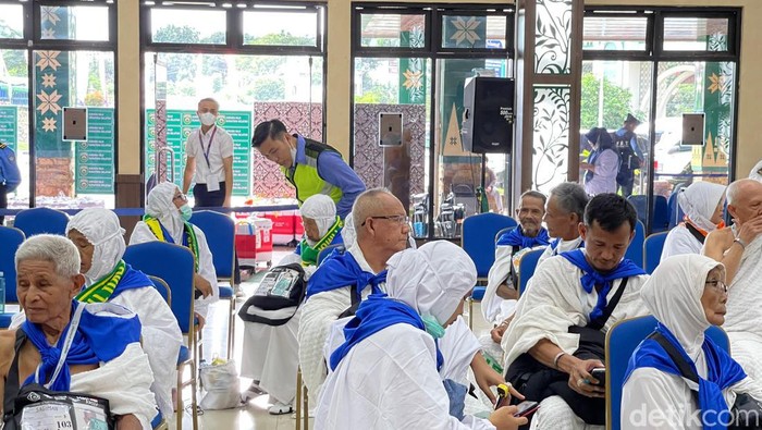Jemaah calon haji embarkasi Palembang Kloter 11.