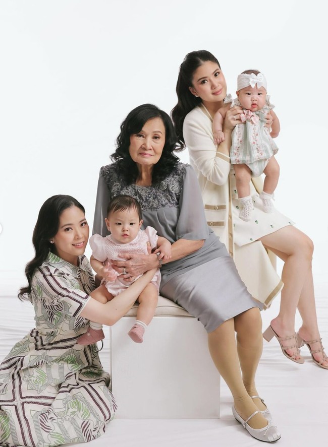 Meski pemotretannya terlihat simpel namun aura old money tetap terpancar di keluarga Tanoesoedibjo tersebut. Foto: Instagram/@jessicatanoe