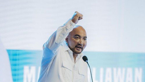 Ketua DPD Gerindra Bali, Made Muliawan Arya alias De Gadjah berpidato saat HUT ke-16 Partai Gerindra. (Dok. DPD Gerindra Bali)