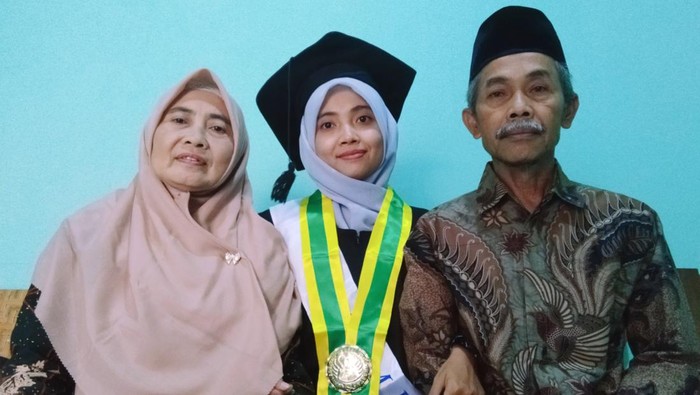 Kisah Kenanga, wisudawan UNY yang lulus 3,5 tahun tanpa skripsi. Yuk kenalan!