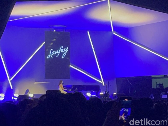 Laufey di Hari Pertama BNI Java Jazz Festival 2024