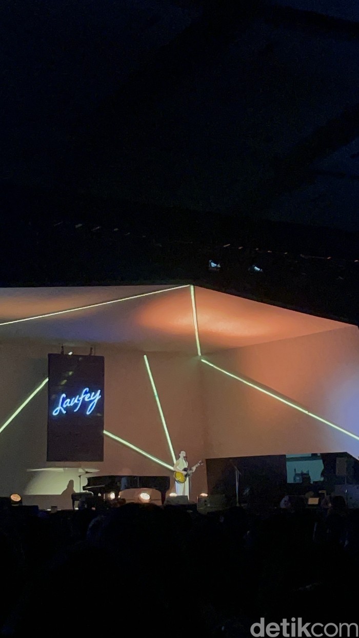 Laufey di Hari Pertama BNI Java Jazz Festival 2024