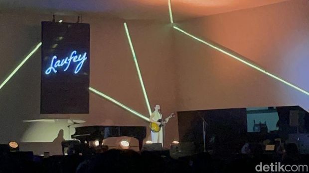 Laufey di Hari Pertama BNI Java Jazz Festival 2024
