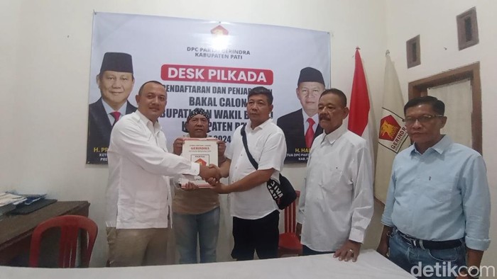 Mantan Anggota DPRD Pati Wartoyo mendaftarkan diri ke DPC Gerindra maju Pilkada Pati, Sabtu (25/5/2024).