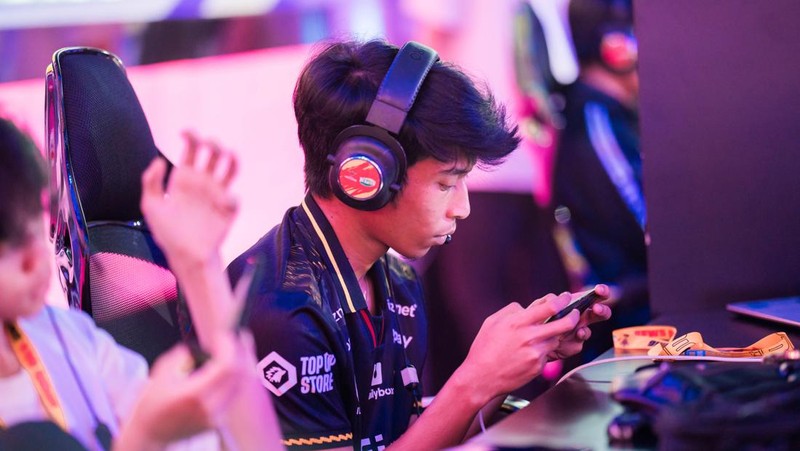 Babak point rush FFWS SEA 2024 Spring telah dimulai. Sementara ini, tim asal Thailand Buriram United Esports yang memimpin. Wakil Indonesia dibuat kesulitan mengejar headstart point untuk grand final.