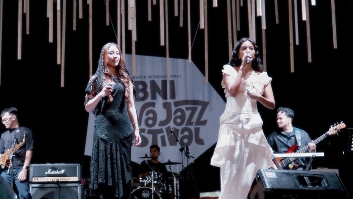 Mezzaluna dan Mea Shahira