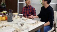 Bareng Kaesang Pangarep, keduanya tampak akrab saat sedang makan bersama. Foto: Instagram @kevinaprilio