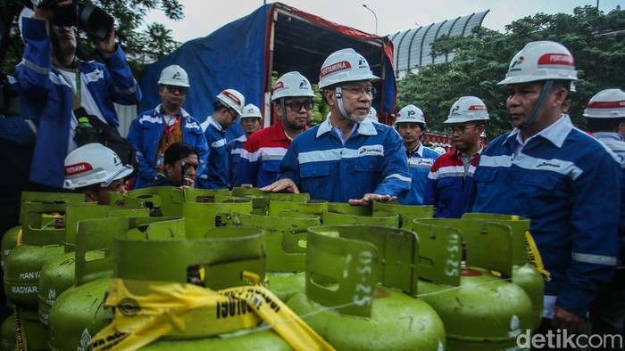 Mendag Zulkifli Hasan meninjau SPBE Patra Trading, 25 Mei 2024. (Mulia Budi/detikcom)