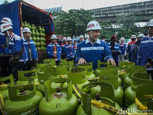 Momen Zulhas Sidak Pengisian Gas 3 Kg di Jakut, Banyak Potensi Kerugian