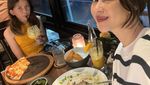 10 Momen Manis Nana Mirdad Saat Makan Bersama Suami dan Anaknya
