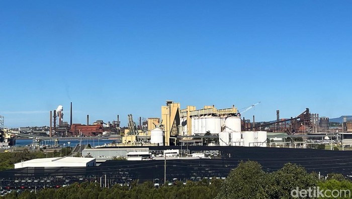 Penampakan Proyek Pusat Hidrogen Terbesar di Australia Senilai Rp 7,9 T Wollongong - Australia membangun Pusat Hidrogen terbesar di Pelabuhan Kembla, Wollongong, Australia. Ekosistem itu terdiri dari berbagai proyek akan ekosistem hidrogen terbesar senilai AU$ 750 juta atau setara Rp 7,9 triliun (kurs Rp 10.596).