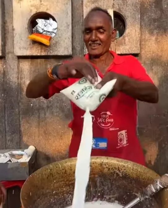 Penjual Teh Kaki Lima Viral, Disebut Bakal Didatangi Mark Zuckerberg