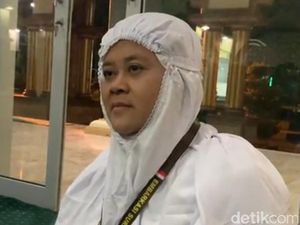 Kisah Penjual Kerupuk Asal Probolinggo Sukses Naik Haji Bareng Suami