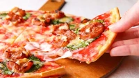 Gerai Pizza Internasional Ini Jual Pizza Umeboshi Mirip Pizza Margherita