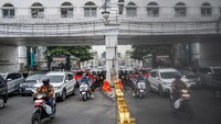 Kendaraan terjebak kemacetan di Jalan Asia Afrika, Bandung, Jawa Barat, Sabtu (25/5/2024). 