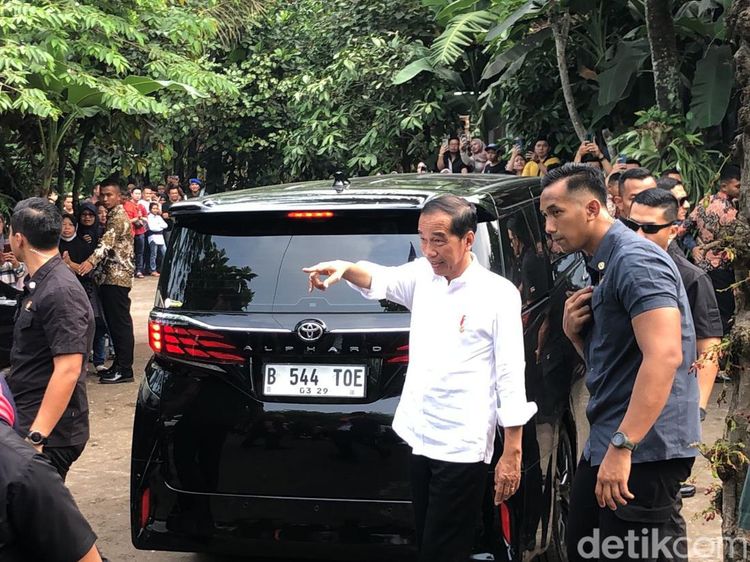 Momen Jokowi Sekeluarga Liburan di Jogja: Piknik ke Borobudur-Sepedaan
