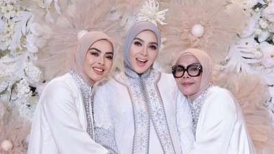 7 Foto Tasyakuran Kehamilan Syahrini Bareng Keluarga, Cincin Rp 24 M Disorot