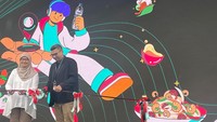 TikTok menggandeng Pemprov DKI Jakarta dengan membawa 30 UMKM kuliner binaannya untuk menyajikan hidangan lezat mereka. Selain itu, di Tiktok Food Fest 2024 juga hadir puluhan pelaku usaha kuliner lainnya serta ada lebih dari 20 experience zone.