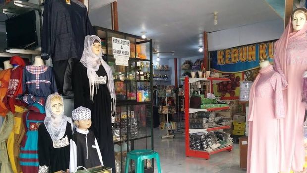 Pusat oleh-oleh haji di Kediri: Toko Surabaya Ampel.