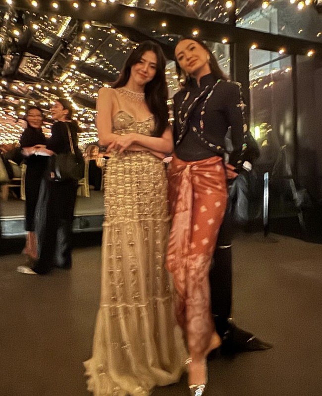 Raline juga bertegur sapa dengan Han So Hee, aktris Korea Selatan yang tengah naik daun. (Foto: Instagram/@ralineshah)