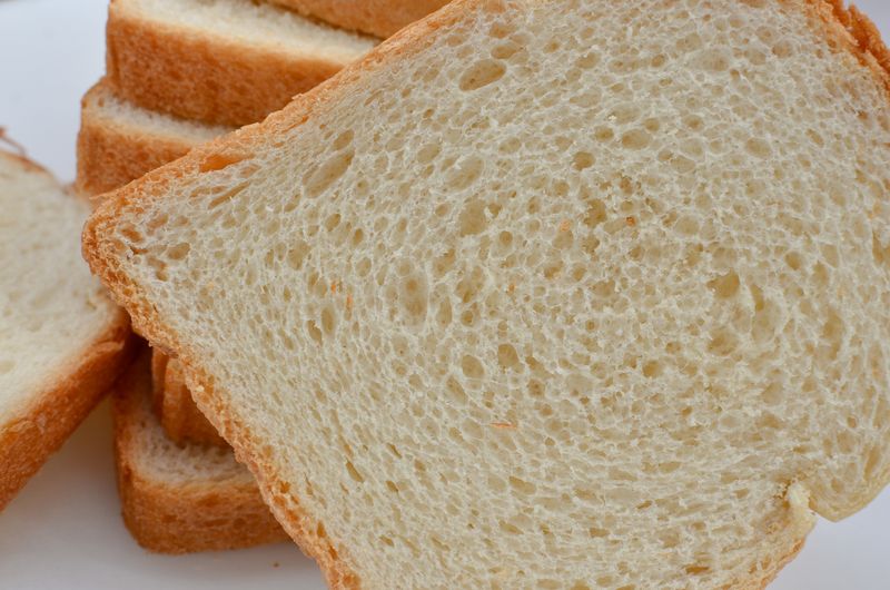 Roti tawar untuk French toast.