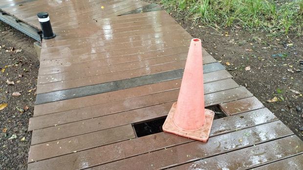 Salah satu fasilitas yang rusak di Tebet Eco Park