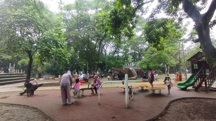 Taman Rekreasi Tebet Eco Park Tetap Ramai Diminati Meski Dilanda Musibah Pohon Tumbang