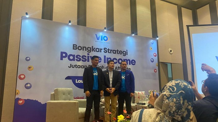 Andri Agus Syah, OD, FPCO, FAAO, FIALVS, selaku dokter optometri dan founder dari VIO Optical Clinic menyatakan antusiasmenya saat soft launching produk RICHIE dan Lensa Myocare di Hotel Vertu Harmoni Jakarta pada tanggal 25 Mei 2024.