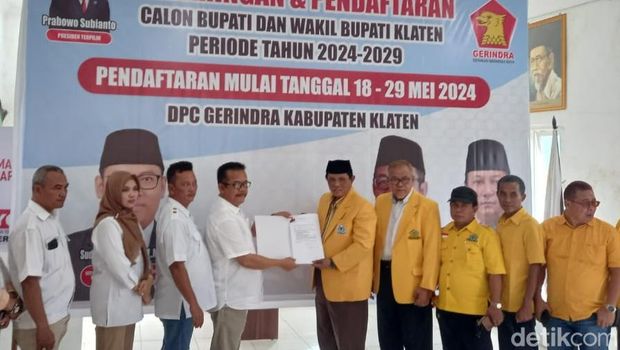 Wakil Bupati Klaten Yoga Hardaya bersafari mendaftar ke empat partai politik.