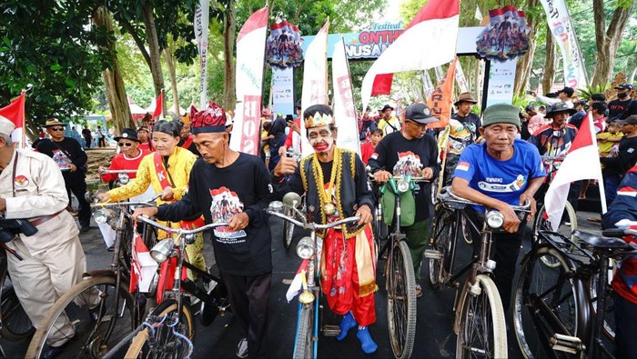 Antusias pesepeda mengikuti Festival Onthel Nusantara Banyuwangi