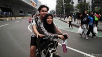 CFD di kawasan Jalan Sudirman hingga Jalan Thamrin menjadi tempat favorit bagi warga untuk berolahraga dan menghabiskan waktu akhir pekan bersama keluarga. 