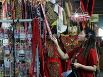 Beragam Kerajinan Dipamerkan di Bazar Pekan Gawai Dayak Kalbar