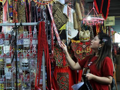 Beragam Kerajinan Dipamerkan di Bazar Pekan Gawai Dayak Kalbar