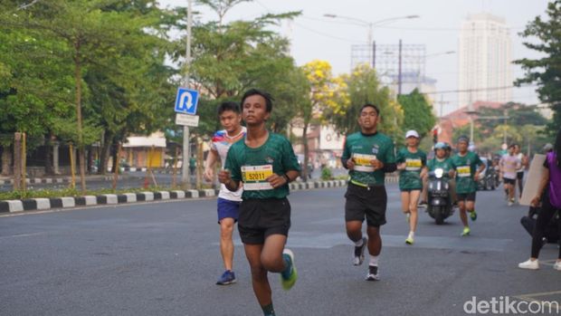 FK Unair menggelar Surabaya Medir Air Run 2024 dalam rangka HJKS ke-731