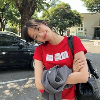 Debut Tu Tontawan dimulai pada tahun 2020 sebagai model video klip Ink Warunton ‘Dissapointed’ pada tahun 2020 bersama aktor Billkin Putthipong. Alhasil film How to Make Millions Before Grandma Dies menjadi ajang reuni bagi Tu dan Billkin. Foto: dok. Instagram @tontawan