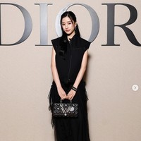 Kini Tu Tontawan menjadi brand ambassador Dior yang mewakili Thailand. Foto: dok. Instagram @tontawan