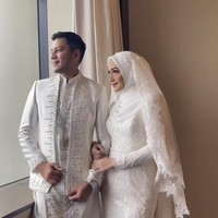 Sebelumnya Melody Prima menikah dengan Tommy Bagus Setiadi pada Maret 2016 dan bercerai setelah 6 tahun bersama. Sedangkan Ilham Akbar Prawira merupakan mantan suami presenter Dita Fakhrana yang menikah pada Maret 2020 dan berpisah Juni 2021. Foto: Instagram