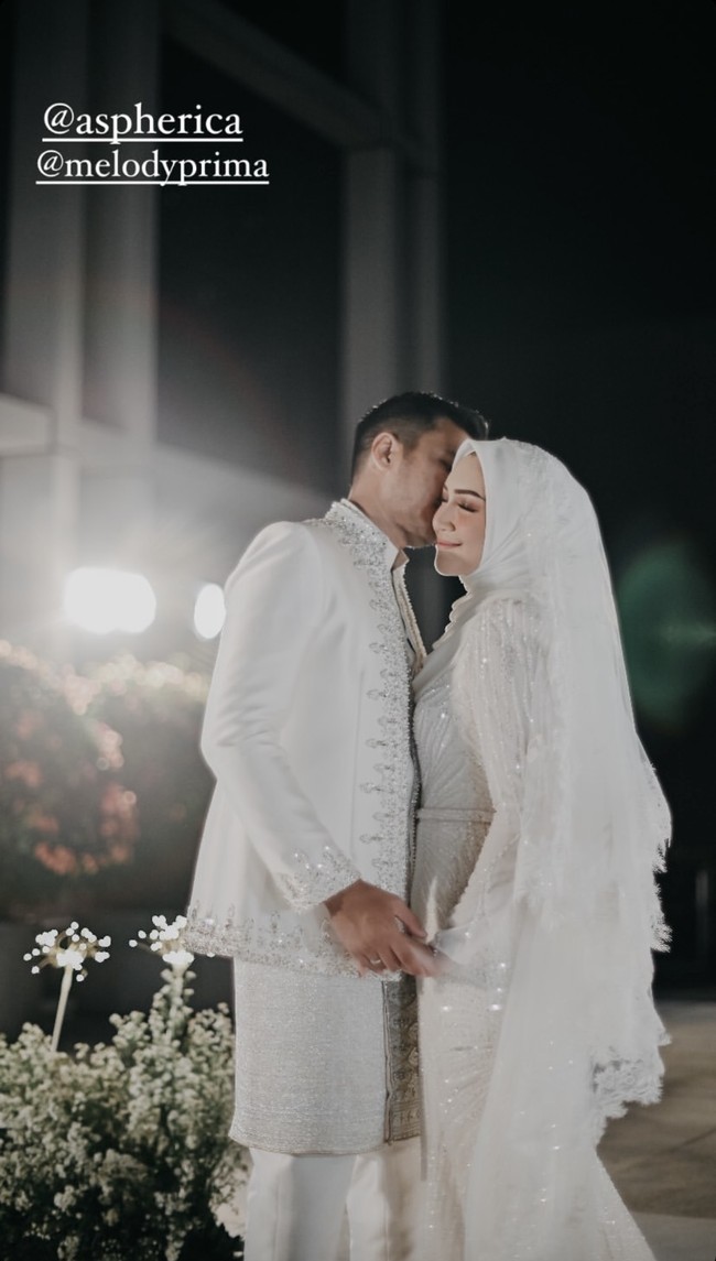 Seperti dilansir dari akun Instagram @ziabrides, Melody Prima dan Ilham Akbar Prawira mempersiapkan pernikahannya dalam waktu singkat selama satu bulan. Foto: Instagram