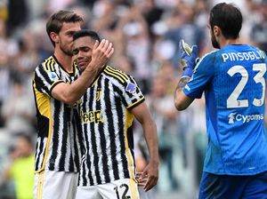 Tangisan Alex Sandro Berpisah dengan Juventus