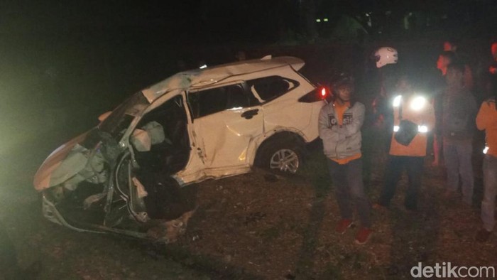 Tragedi di Rel: Tabrakan Maut antara Mobil dan Kereta Api di Pasuruan, Nyawa Terenggut