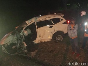 Terios Tertabrak Kereta di Pasuruan, Satu Orang Tewas