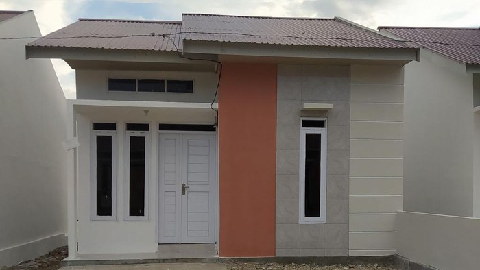 Tampilan depan rumah di Kalukubula Paradise