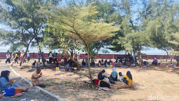 Kemeriahan Festival Tepi Pantai Kenjeran Surabaya
