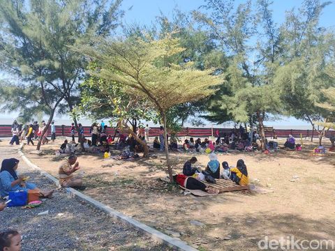 Kemeriahan Festival Tepi Pantai Kenjeran Surabaya