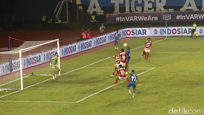 Keseruan laga Persib Bandung vs Madura United di Stadion Si Jalak Harupat, Minggu (26/5/2024).