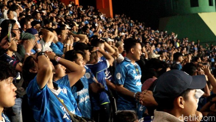 Keseruan laga Persib Bandung vs Madura United di Stadion Si Jalak Harupat, Minggu (26/5/2024).