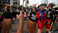Kegiatan ini diikuti masyarakat dari berbagai elemen.
